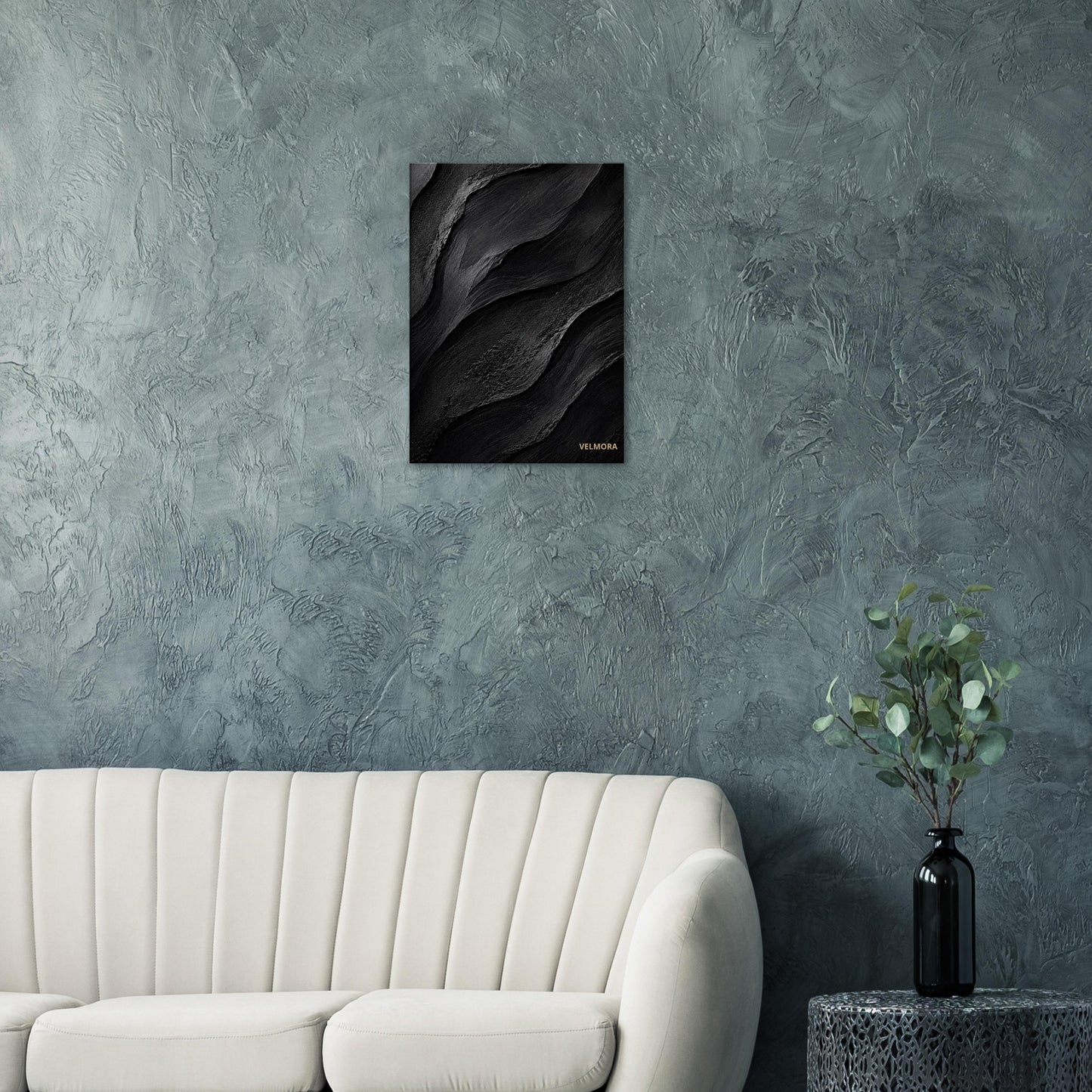 Exklusiv hotellinspirerad interiör med mörk minimalistisk canvas från Velmora