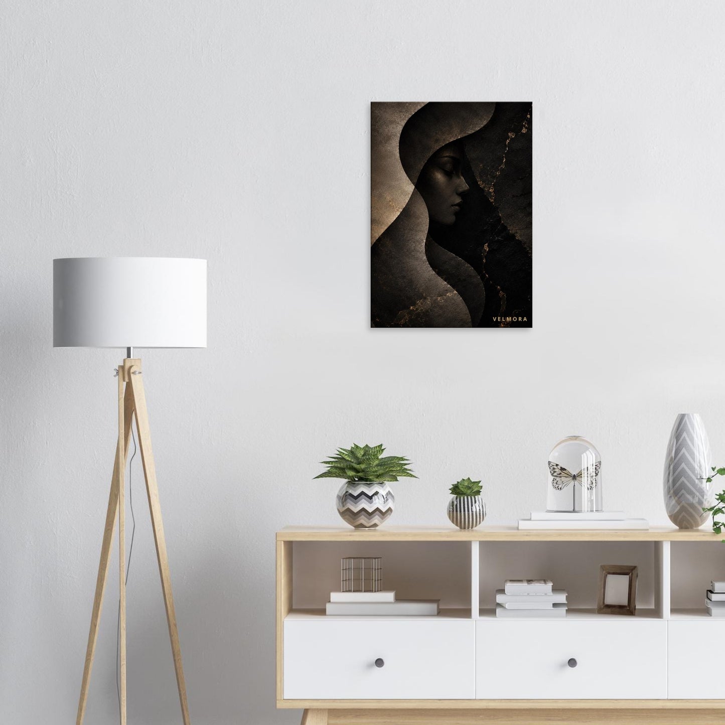 Herminia Éclipse canvas i modern skandinavisk interiör med mörka toner